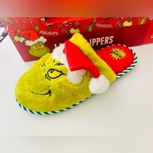 The grinch women’s slippers size 7/8 fits med size in the box